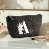 La tua iniziale - Pochette cosmetica in feltro con iniziale floreale e nome personalizzato