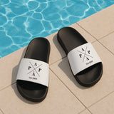 Personalisiertes Geschenk - schwarzweiße Badeschlappen mit persönlichem Spruch und Namen.png