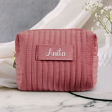 Borsa cosmetica in velluto personalizzata con nome in lamina metallica, design elegante per trucco e accessori – Motiv 20