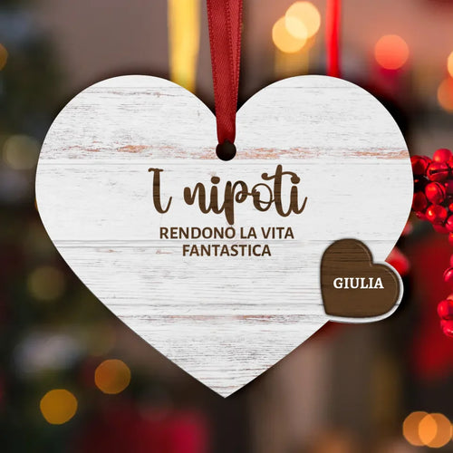 Decorazione natalizia personalizzata a forma di cuore con nomi, in legno MDF con stampa a colori vivaci