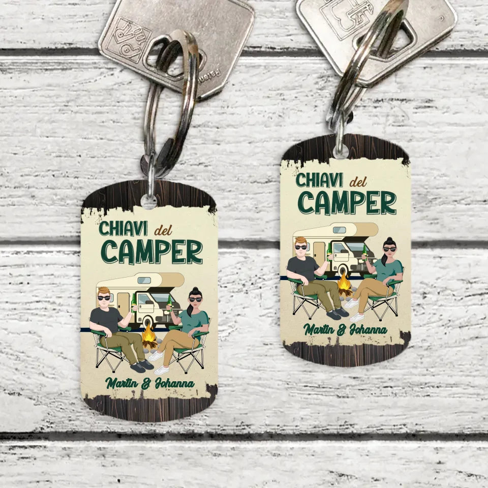 Portachiavi personalizzato per coppie in metallo stampato, design coppia in campeggio con acciaio inossidabile