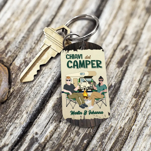 Portachiavi personalizzato per coppie in metallo stampato, design coppia in campeggio con acciaio inossidabile – Motiv 2