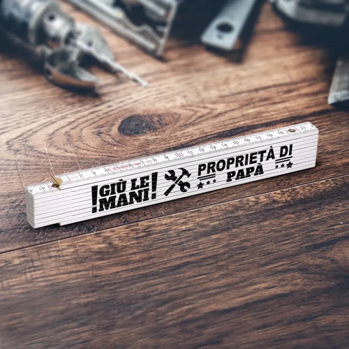 Metro pieghevole personalizzato con scritta 'Giù le mani!' per papà e nonno, legno robusto, 2 metri – Motiv 2
