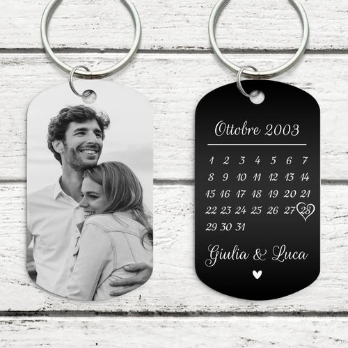 Portachiavi metallo inciso nero personalizzato con foto e anniversario per coppie, incisione doppia lato