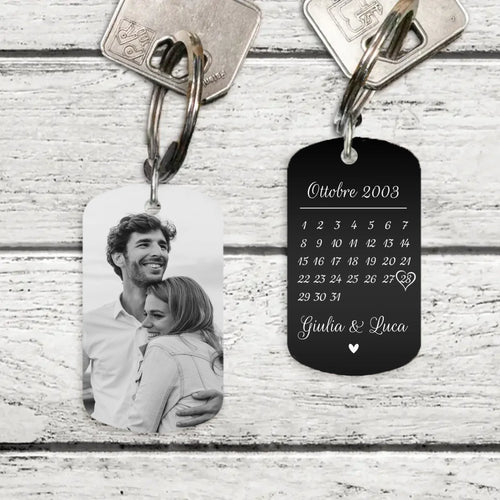 Portachiavi metallo inciso nero personalizzato con foto e anniversario per coppie, incisione doppia lato – Motiv 2