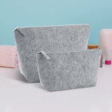 La tua iniziale - Pochette cosmetica in feltro con iniziale floreale e nome personalizzato