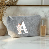 La tua iniziale - Pochette cosmetica in feltro con iniziale floreale e nome personalizzato