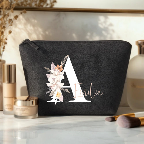 Pochette cosmetica in feltro con iniziale floreale personalizzata e nome – Motiv 2