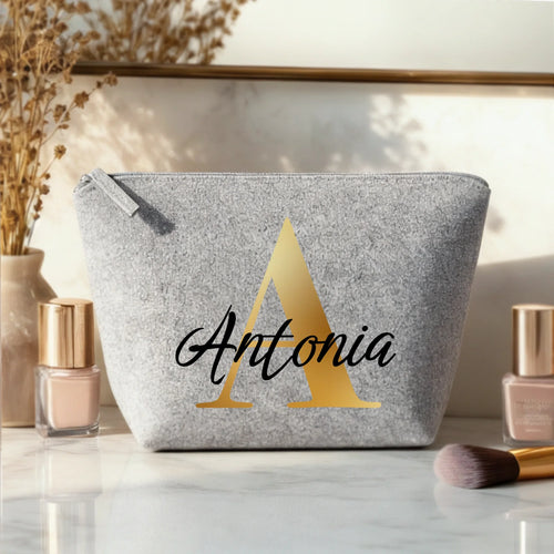 Borsa cosmetica in feltro personalizzabile con nome, stampa DTF colori brillanti - Iniziale