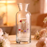 Vaso in vetro trasparente personalizzato con nomi e motivi floreali, ideale come regalo per la festa della mamma