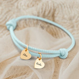 Bracciale personalizzato in pelle con cuori in acciaio inossidabile incisi al laser, design Amici – Motiv 10