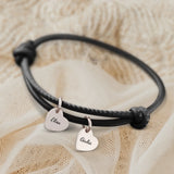 Bracciale personalizzato in pelle con cuori in acciaio inossidabile incisi al laser, design Amici – Motiv 18
